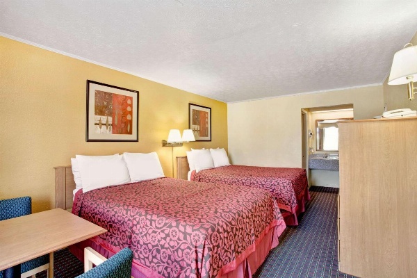 Days Inn by Wyndham Knoxville West image 6