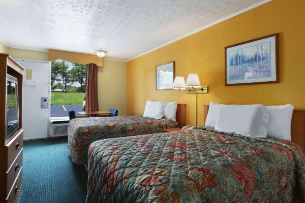 Days Inn by Wyndham Knoxville West image 9